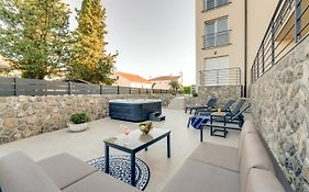 Cosmopolitan Apartments