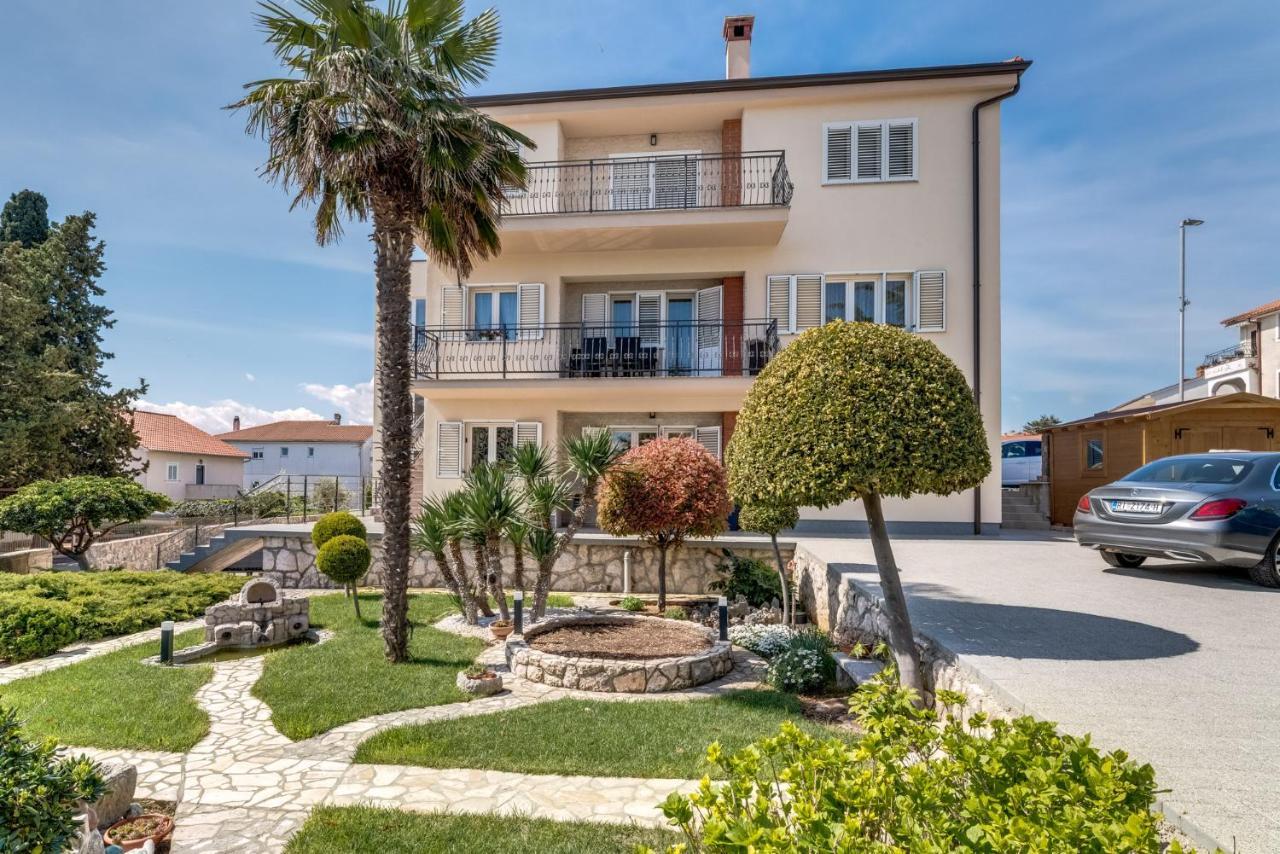 Cosmopolitan Apartments Krk Town Exterior foto